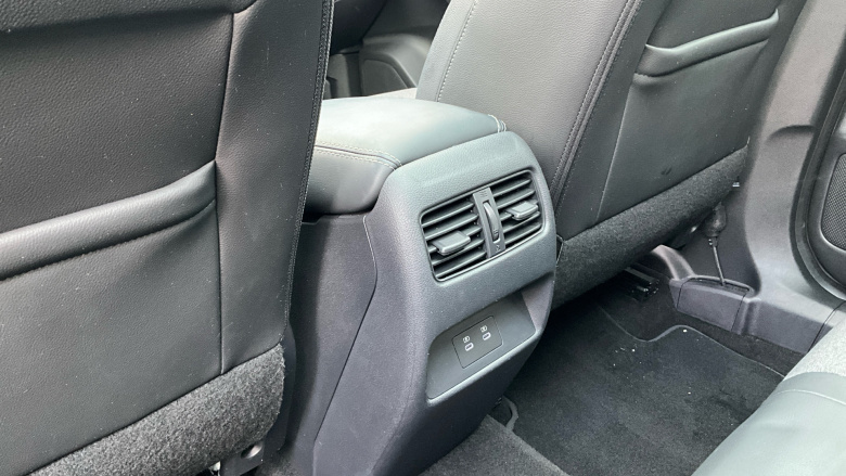 Nissan Qashqai 1.3 DiG-T MH 158 N-Connecta 5dr Xtronic Petrol Hatchback